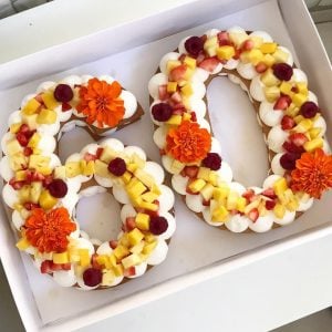 עוגת מספרים עם פירות